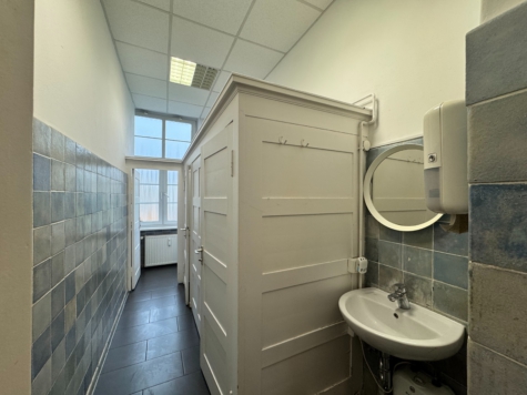 Büro- oder Praxisflächen im schönen Altbau-Denkmal Potsdamer Straße - sanitär (11785)
