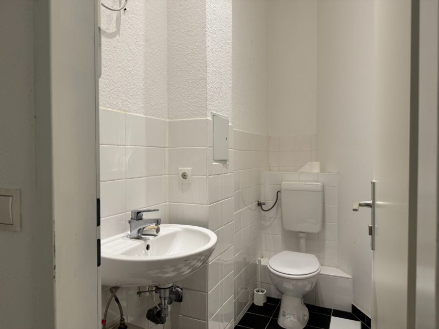 Büro- oder Praxisflächen im schönen Altbau-Denkmal Potsdamer Straße - sanitär (13112)