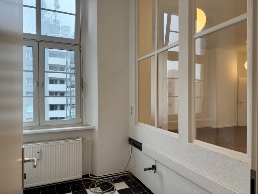Büro- oder Praxisflächen im schönen Altbau-Denkmal Potsdamer Straße - küche (2) (13108)