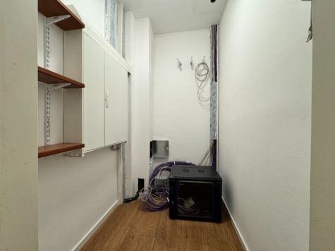 Büro- oder Praxisflächen im schönen Altbau-Denkmal Potsdamer Straße - serverraum (11784)