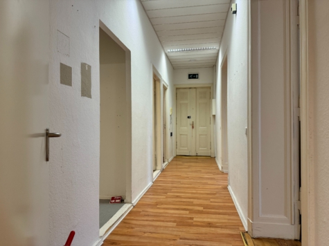 Effizientes Stuck-Altbaubüro mit bis zu 7 Büroräumen Schönhauser/ Ecke Gleim - büroflur (11928)