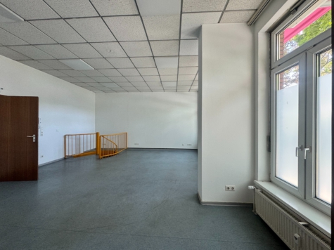 Krankenfahrer /Taxifahrer /Bestatter /Hausmeisterservice… Garagen mit Servicefläche - büro schaltzentrale (12004)