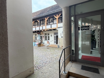 udo walz - Tolle Möglichkeit für kreative Berufe im künstlerischem Innenhof