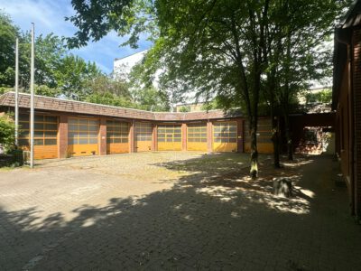 Garagen und Außenfläche