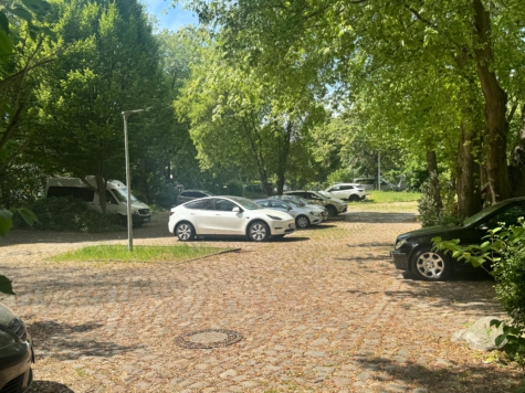 Krankenfahrer /Taxifahrer /Bestatter /Hausmeisterservice… Garagen mit Servicefläche - mitarbeiterstellplätze (12045)
