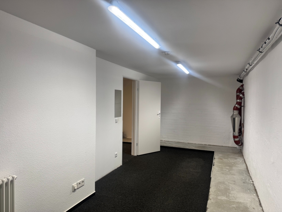 Vielseitig nutzbarer Laden in bester Frequenzlage der Reichsstraße - lager 2 (11802)