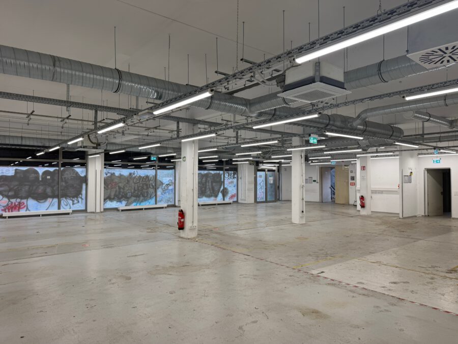 Komplettes Gewerbeobjekt inkl. gut nutzbarem Innenhof zu vermieten - showroom eg rechts (13254)