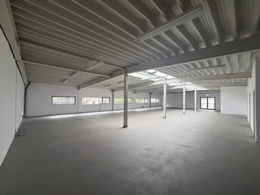 Komplettes Gewerbeobjekt inkl. gut nutzbarem Innenhof zu vermieten - büro / showroom 1. og rechts (13260)