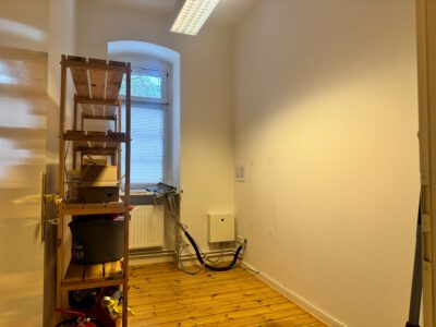 1- Zimmer Büro / Lager / Server