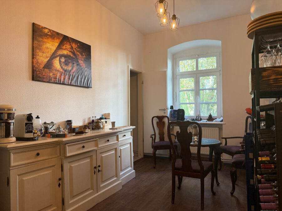 Schönes Altbaubüro im Erdgeschoss mit Vorgarten und 4-5 Räumen - pause küche konfi (13300)