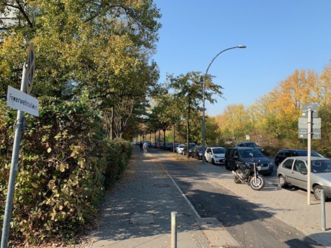 Kleine Bürofläche mit Stellplatz auf der Nonnendammallee in Spandau - straßenansicht (11553)