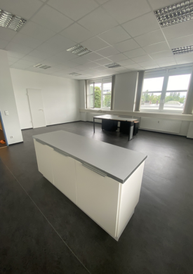 büro - Kleine Bürofläche mit Stellplatz auf der Nonnendammallee in Spandau