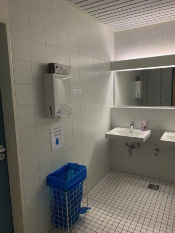 Kleine Bürofläche mit Stellplatz auf der Nonnendammallee in Spandau - gemeinschafts wc (11552)