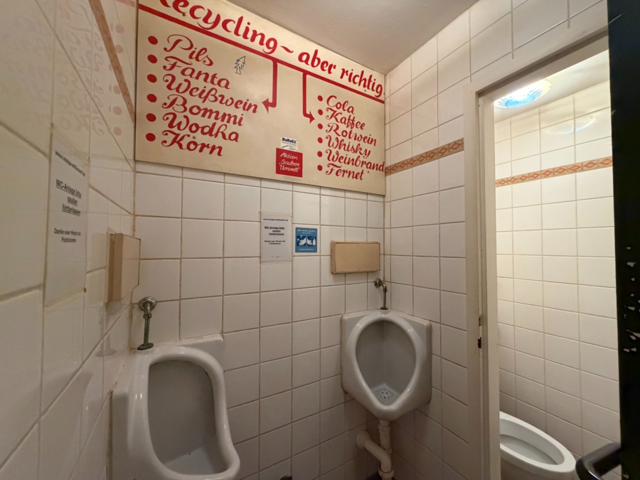 Etablierte und voll ausgestattete Kneipe am S-Bahnhof Mexikoplatz - herren wc (11689)