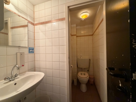 Etablierte und voll ausgestattete Kneipe am S-Bahnhof Mexikoplatz - damen wc (11690)