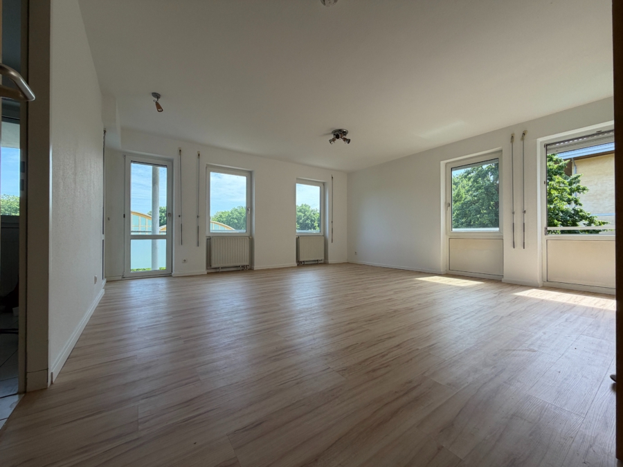 Großzügige 2-Zimmer Wohnung mit Aufzug, Gäste-WC und großem Balkon - wohnzimmer (12711)
