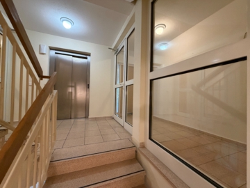 Aufzug zum Wohnungseingang