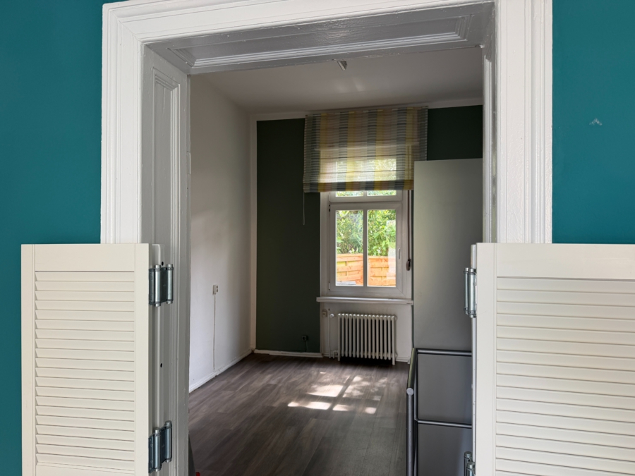 Laden oder Büro mit Terrasse Chausseestraß Wannsee - durchgang küche und sanitär (12355)