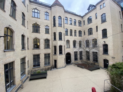 Herrschaftliche Ladenfläche im repräsentativen Borsighaus Chausseestraße - innenhof (11914)