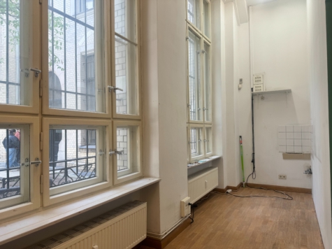 Herrschaftliche Ladenfläche im repräsentativen Borsighaus Chausseestraße - vorbereitung teeküche (11910)