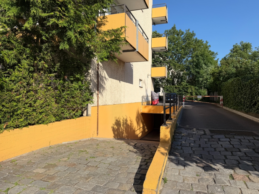 Steglitz – Ruhig gelegene, sanierte 2-Zimmer Wohnung mit Weitblick - einfahrt parkplätze (13019)