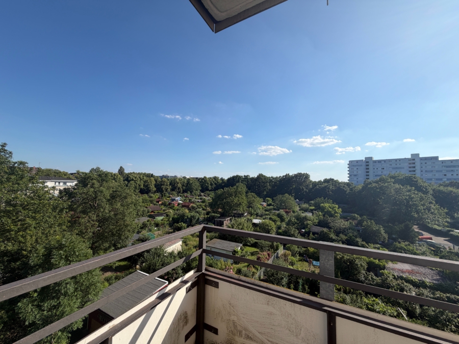 Steglitz – Ruhig gelegene, sanierte 2-Zimmer Wohnung mit Weitblick - weitblick (13017)