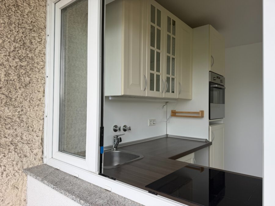 Bezugsfrei! Steglitz – Ruhig gelegene, sanierte 2-Zimmer Wohnung mit Weitblick - küche vom balkon aus (13499)
