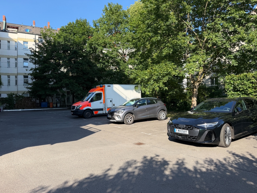 Steglitz – Ruhig gelegene, sanierte 2-Zimmer Wohnung mit Weitblick - stellplätze (13020)