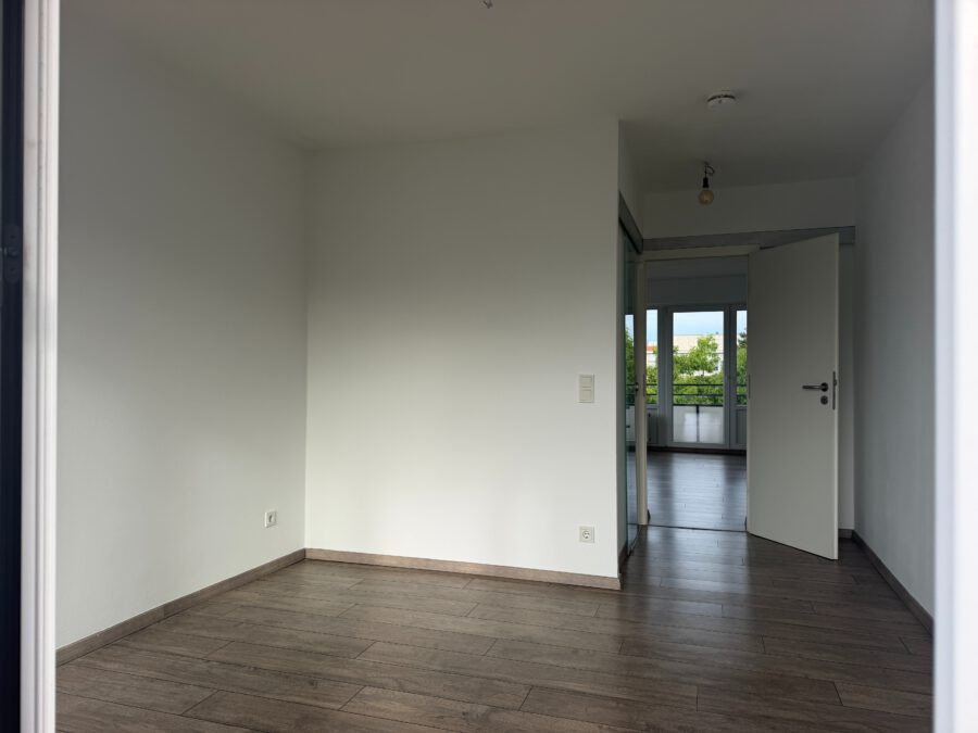Bezugsfrei! Steglitz – Ruhig gelegene, sanierte 2-Zimmer Wohnung mit Weitblick - schlafzimmer (13502)