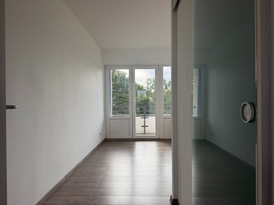 Bezugsfrei! Steglitz – Ruhig gelegene, sanierte 2-Zimmer Wohnung mit Weitblick - schlafzimmer (13500)