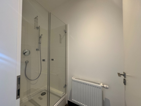 Hochwertig und neu ausgebaute Bürofläche in bester Ku’damm Ecklage - dusche (11818)