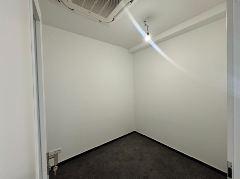 Hochwertig und neu ausgebaute Bürofläche in bester Ku’damm Ecklage - lager (11822)