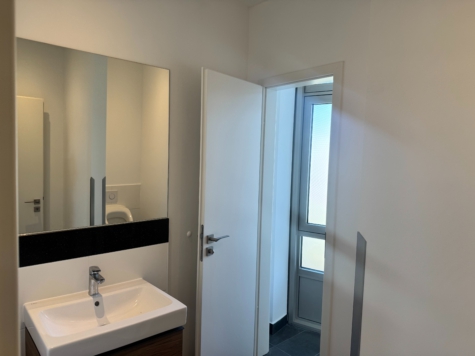 Hochwertig und neu ausgebaute Bürofläche in bester Ku’damm Ecklage - herren wc (11820)