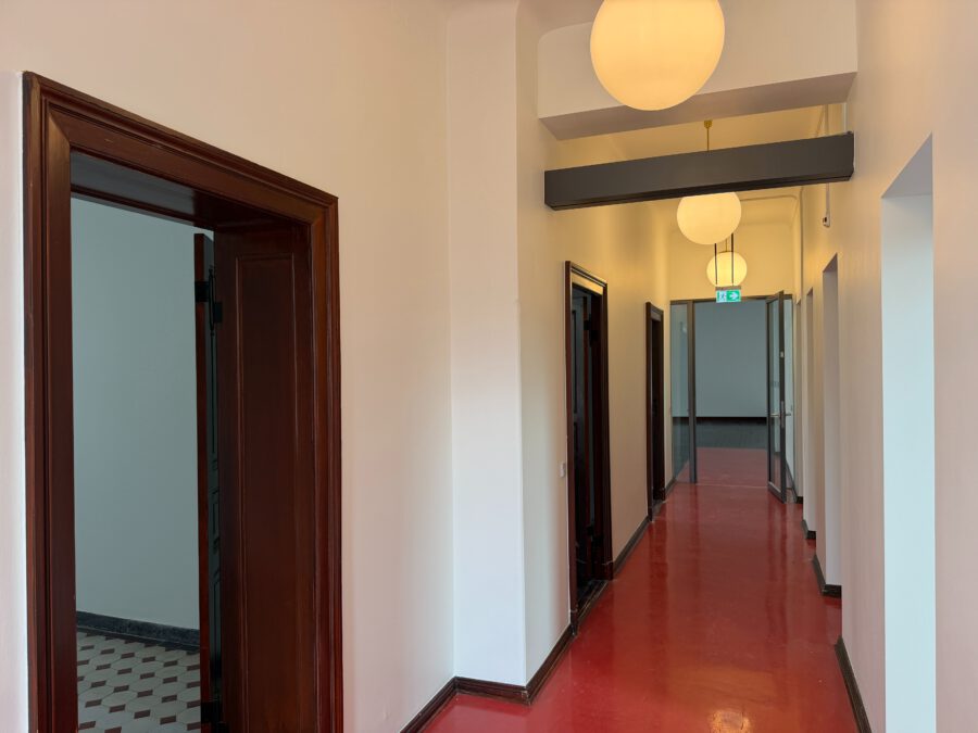 Open Space Büro / Konferenzsaal / Schulungsfläche im historischen Denkmal - flur (13448)