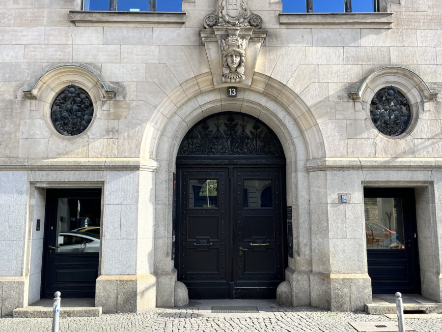 Open Space Büro / Konferenzsaal / Schulungsfläche im historischen Denkmal - eingang (13444)