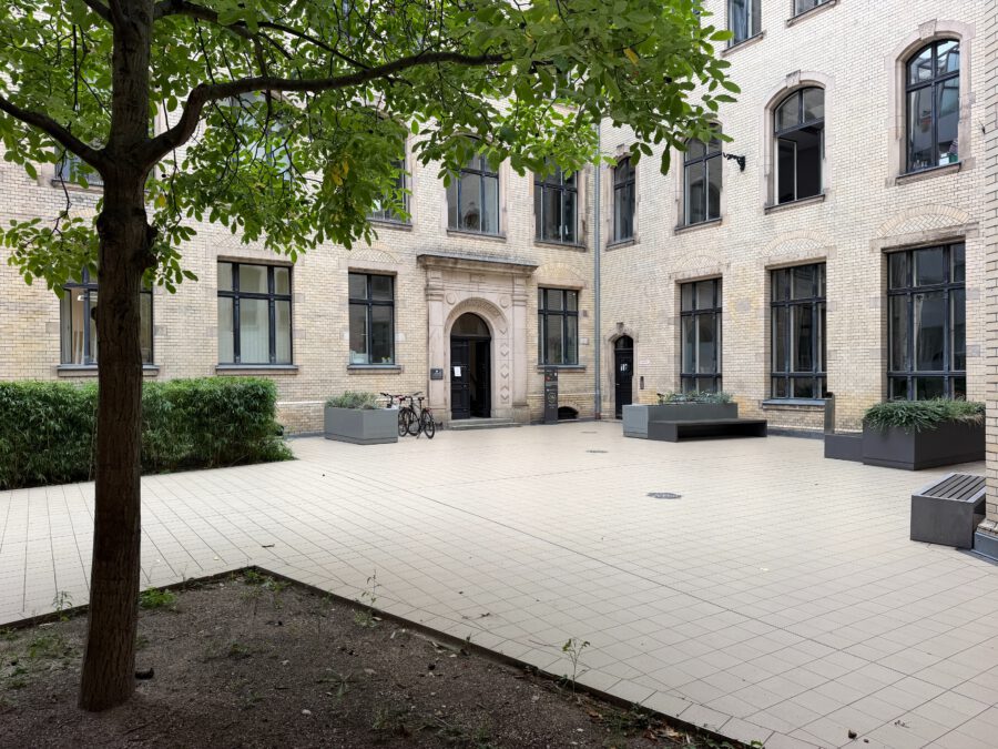 Open Space Büro / Konferenzsaal / Schulungsfläche im historischen Denkmal - innenhof (13446)