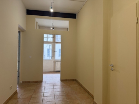 Laden / Atelier für kreative Berufe im künstlerischem Innenhof - laden links (11618)