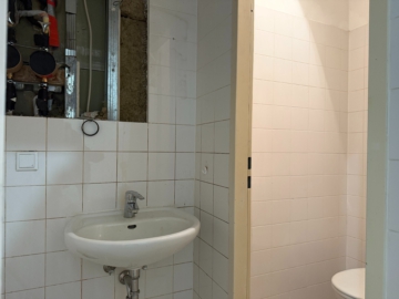 sanitär - Laden / Atelier für kreative Berufe im künstlerischem Innenhof