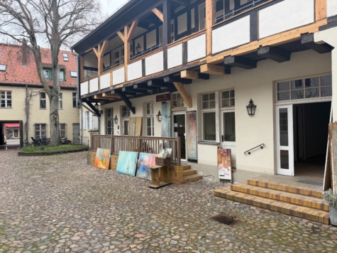 Laden / Atelier für kreative Berufe im künstlerischem Innenhof - haus innenhof links (11615)