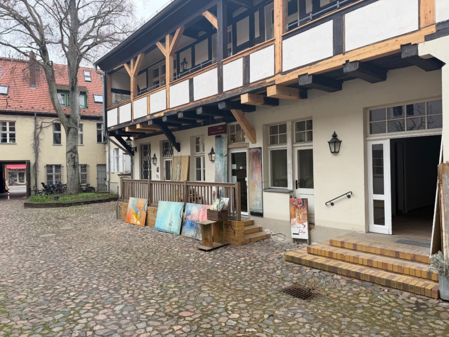 Laden / Atelier für kreative Berufe im künstlerischem Innenhof - haus innenhof links (11615)