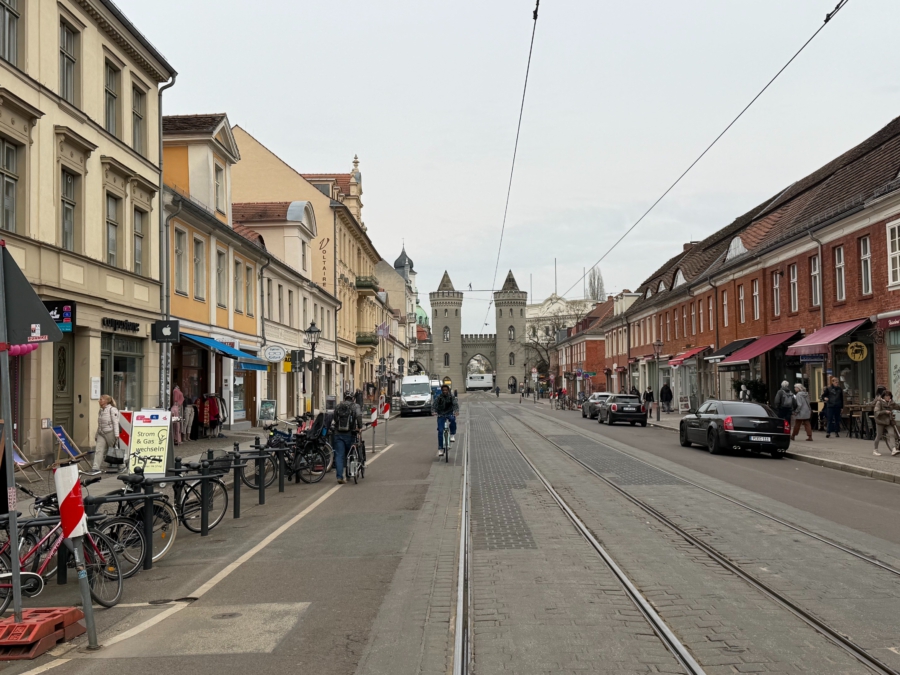 Laden / Atelier für kreative Berufe im künstlerischem Innenhof - umgebung (11624)