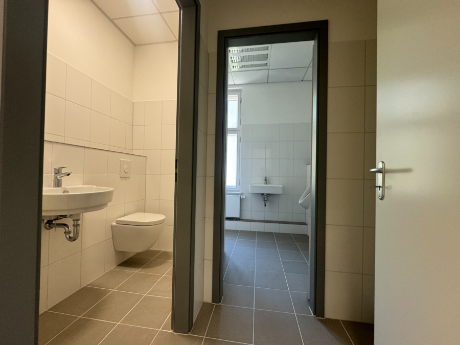 Helle und flexibel gestaltbare Büro- oder Praxisflächen direkt am Kranoldplatz - sanitäreinheiten (11952)