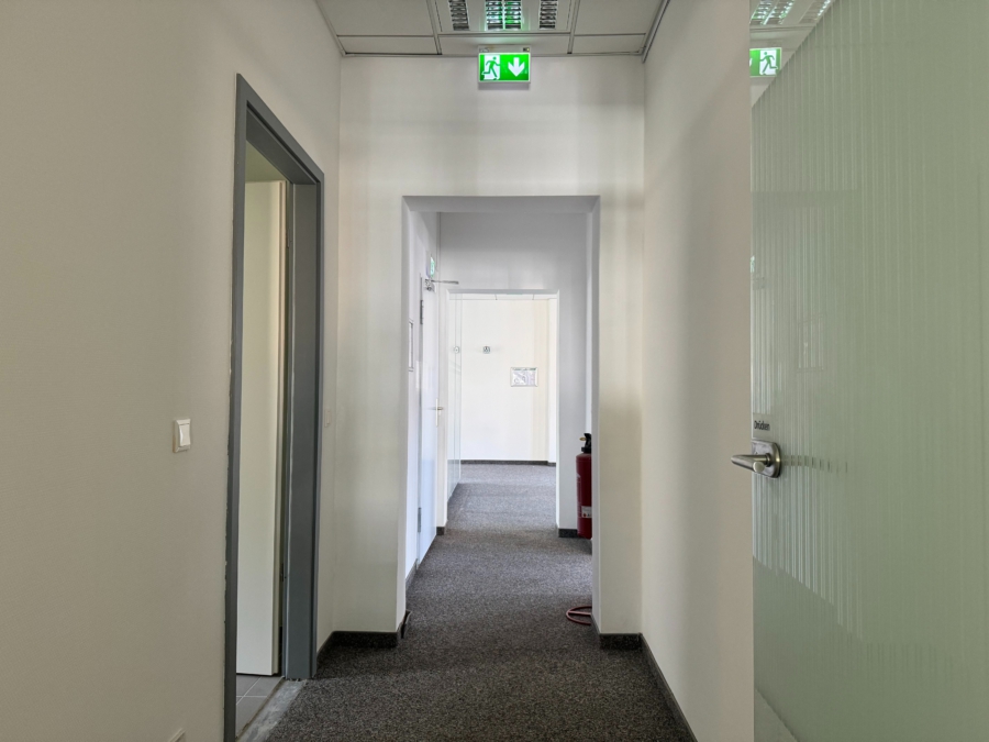 Helle und flexibel gestaltbare Büro- oder Praxisflächen direkt am Kranoldplatz - flur (11947)